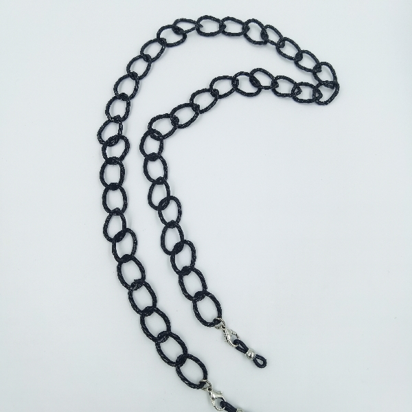 Black circles chain 